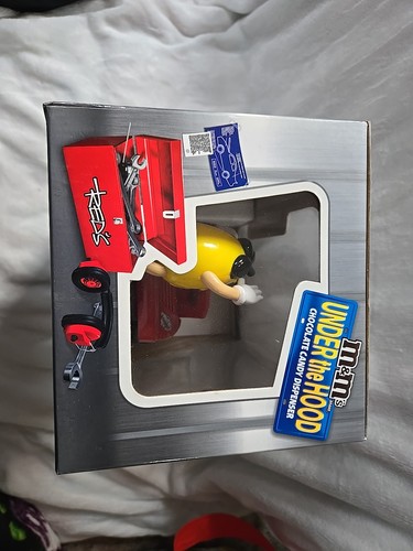 M&M MM UNDER THE HOOD CANDY DISPENSER NASCAR RACE CAR Limited Edition - Picture 4 of 6
