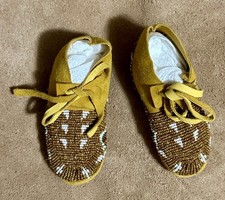 Absolutely Stunning Native American Lakota Sioux Beaded Baby Moccasins.