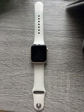 Apple Watch SE 40 mm Starlight Aluminium Case with Starlight Band (MNJP3B/A)