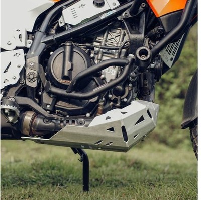 VAMBRACE BASH PLATE SILBER PASSEND FÜR KTM ADVENTURE 390 (AB 2025)