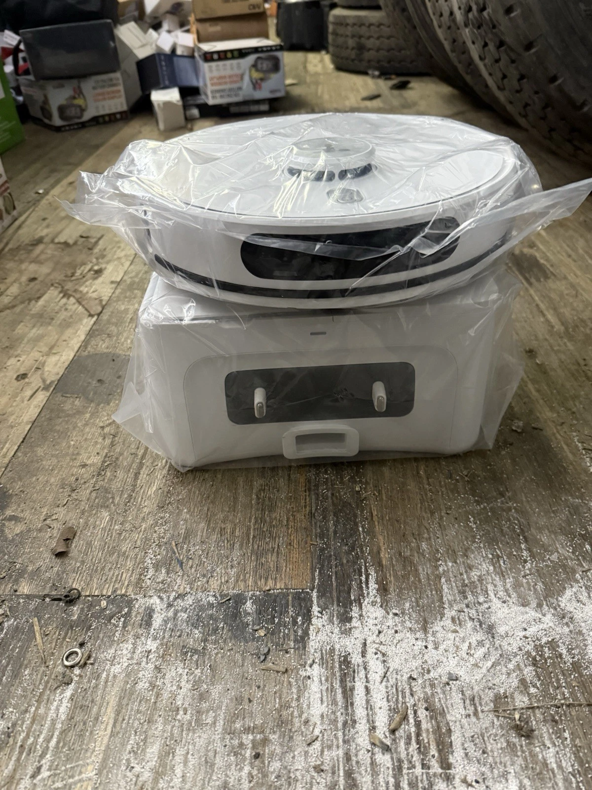 Tesvor Robotic Vacuum Cleaner Bagless Cordless White with Docking Station