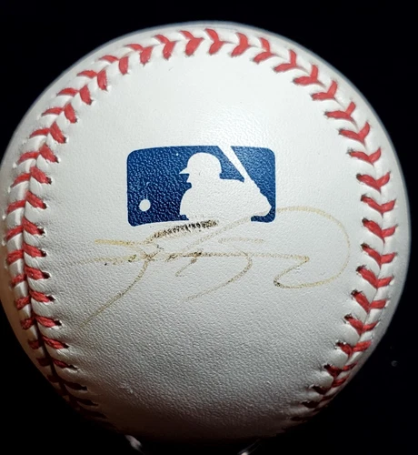SAMMY SOSA AUTOGRAPHED OFFICIAL MAJOR LEAGUE BASEBALL (BECKETT COA)