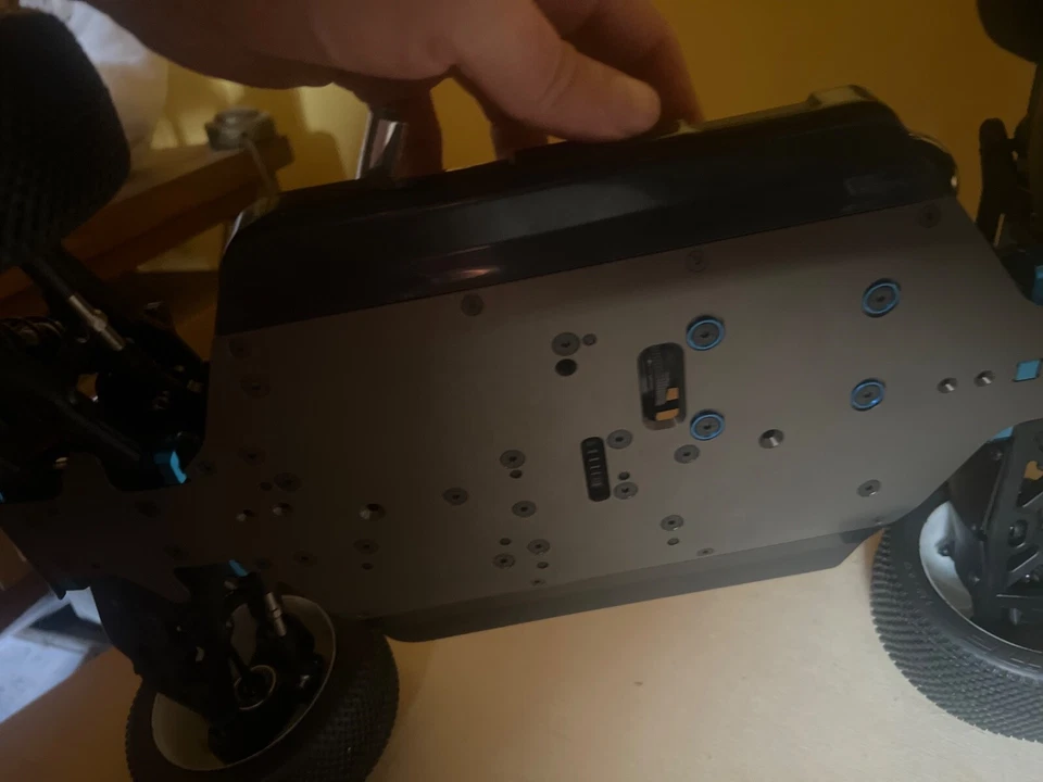 BUGGY 1/8 TEAM ASSOCIATED RC8B3,KYOSHO INFERNO MP9 RTR PIÙ MOTORI E RADIOCOMANDO - Immagine 4 di 4