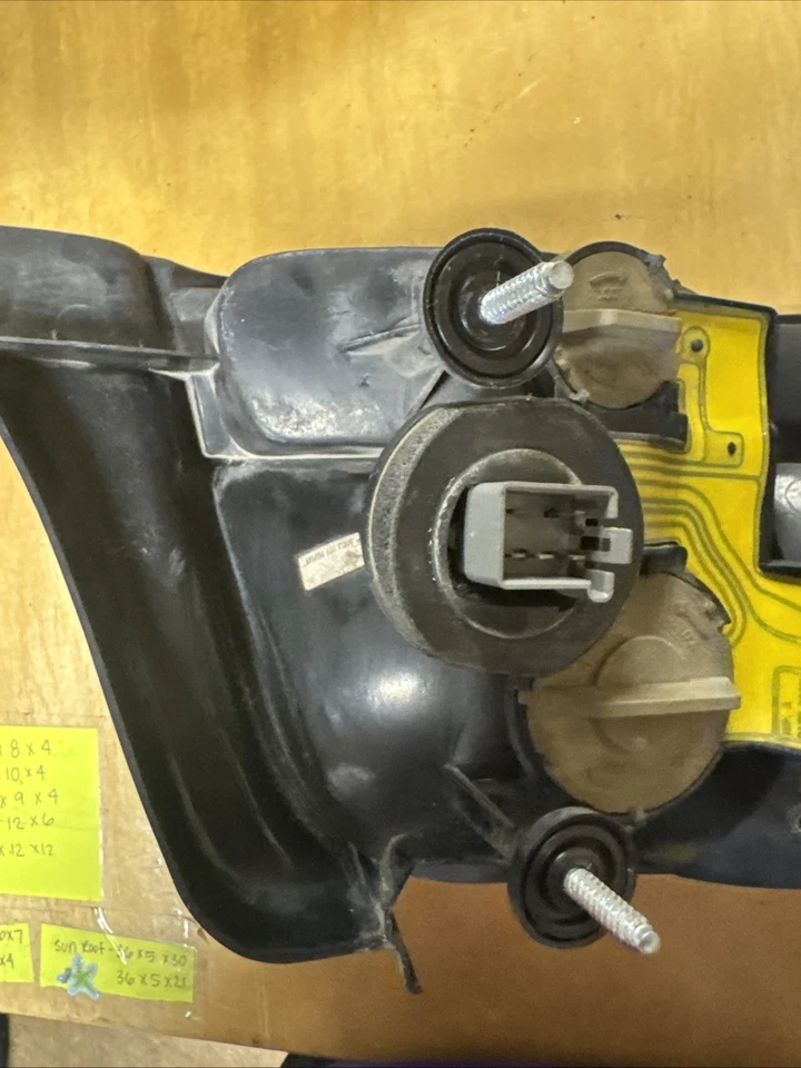 1999 年克莱斯勒 Cirrus 右后驱动侧尾灯 04814361AC 原始设备制造商 — 第 3/4 张图片