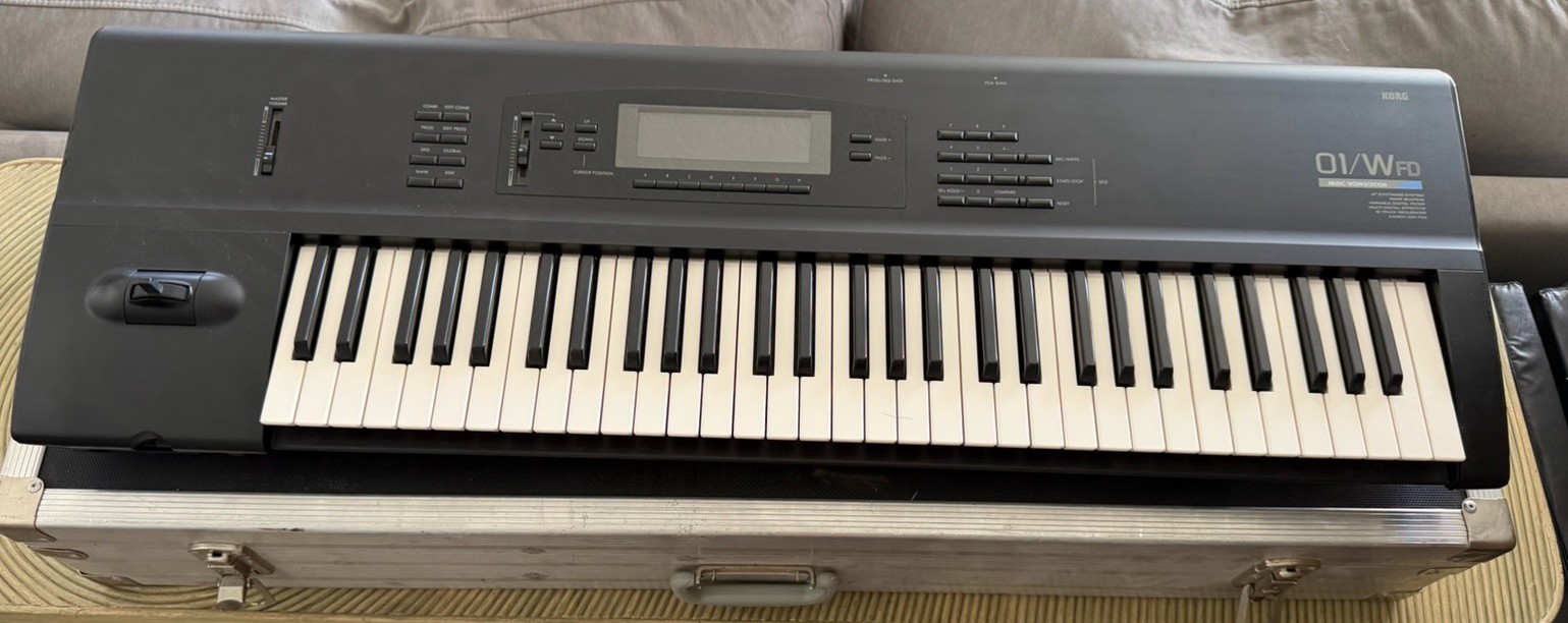 Korg 01/W FD 61-Key Workstation Synthesizer FOR PARTS OR REPAIR ONLY BAD MOTHER