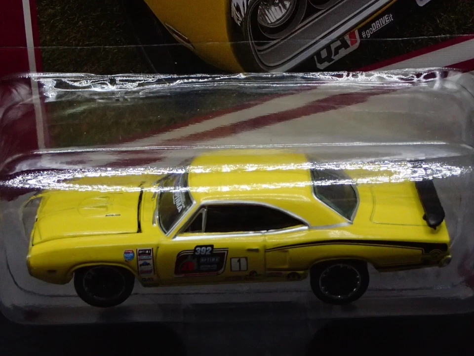 2025 JOHNNY LIGHTNING 1970 DODGE CORONET SUPERBEE CLASSIC GOLD REL 1 VS B NO 3 - Image 4 of 4