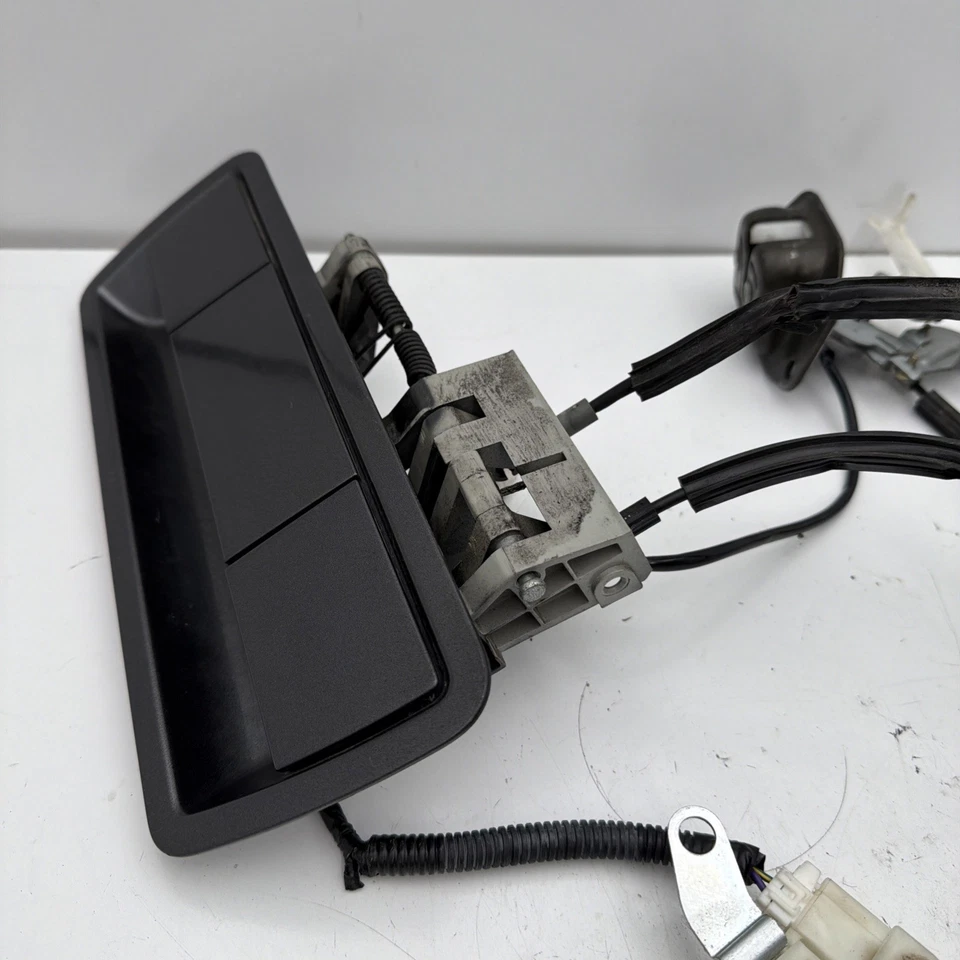 Actuador de bloqueo de pestillo de puerta levadiza trasera Nissan Armada 2004-12 con manija de puerta trasera B251-9 Foto 4 de 4