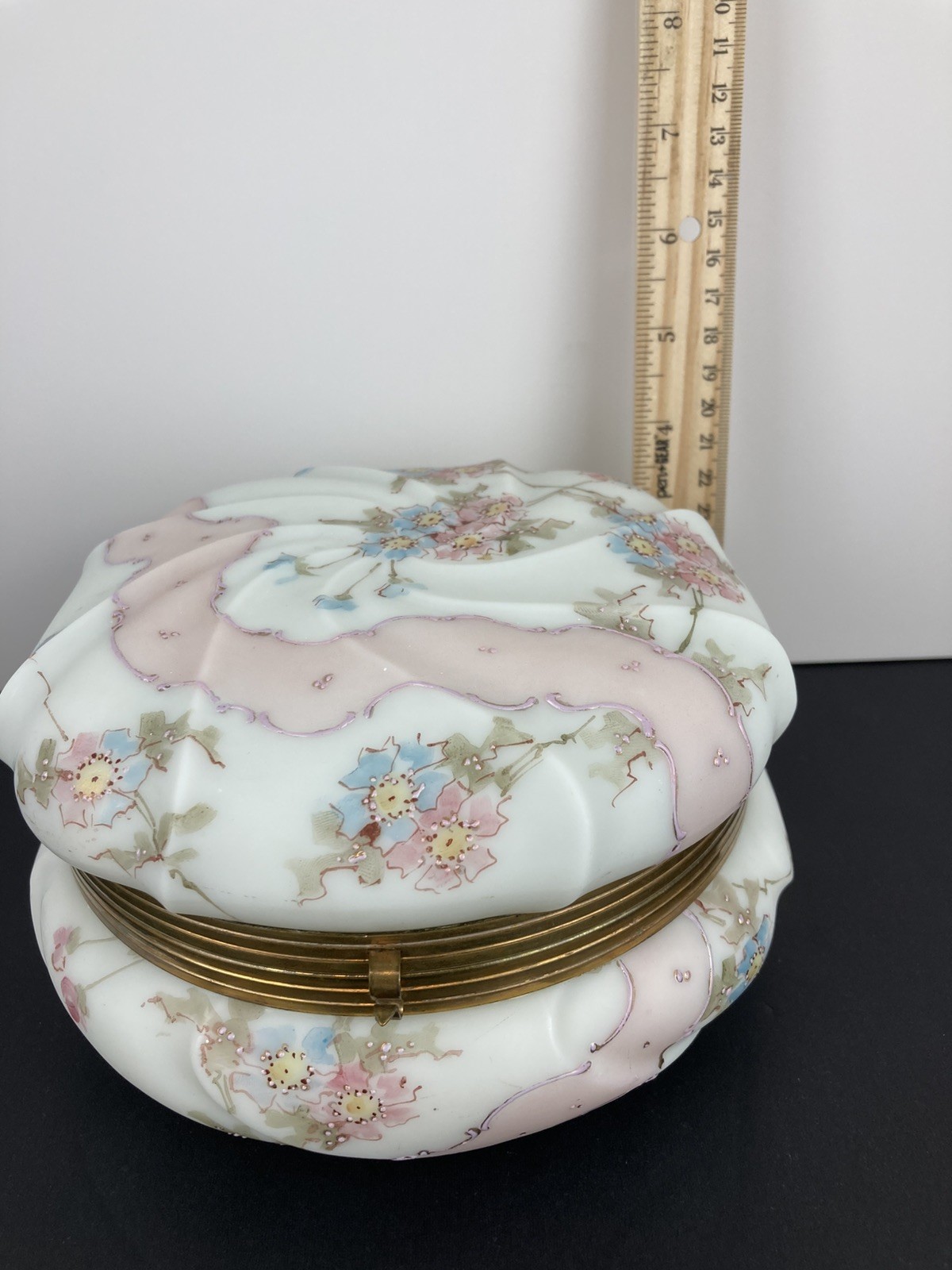 LARGE 6.5" WAVECREST  SWIRL DRESSER BOX W/ FLOWERS/ PINK/BLUE/GREEN/BEAUTIFUL!