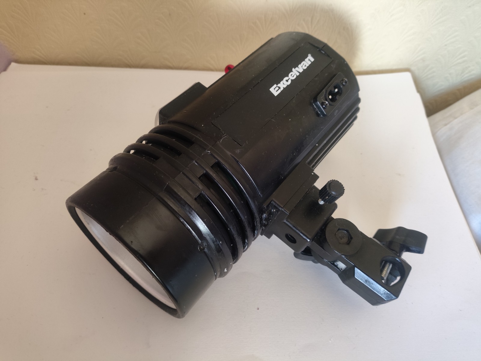 EXCELVAN STUDIOFLASH STUDIO/CAMERA LIGHTING SYSTEM.