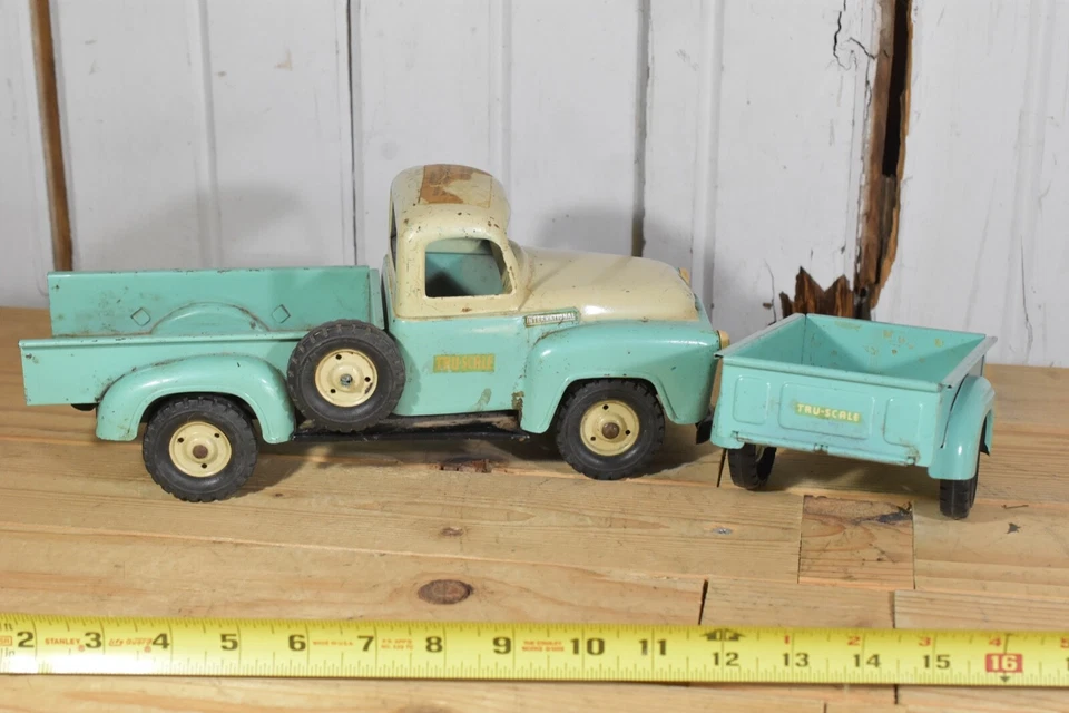 VINTAGE TRU SCALE INTERNATIONAL HARVESTER IH AQUA PICKUP TRUCK WITH TRAILER - Image 4 of 4