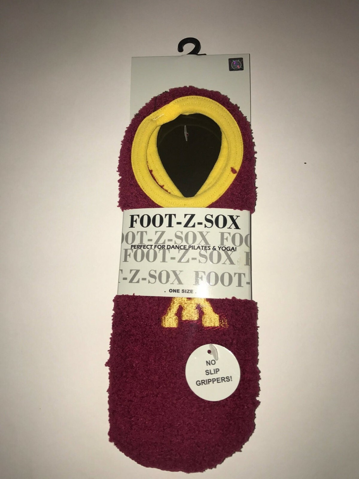 PANTOFOLA D’ORO University of Minnesota Gol Gophers Fuzzy Socks NCAA Unisex Slipper Socks