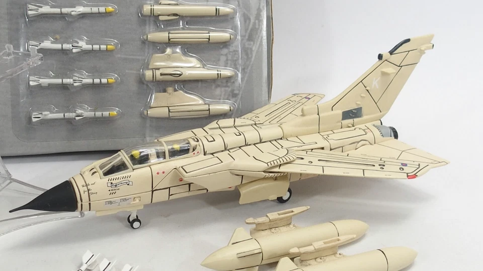 Forces of Valor 1:72 - 80011 UK Panavia Tornado GR.1 Kuwait 1991 Die-Cast - Bild 2 von 4