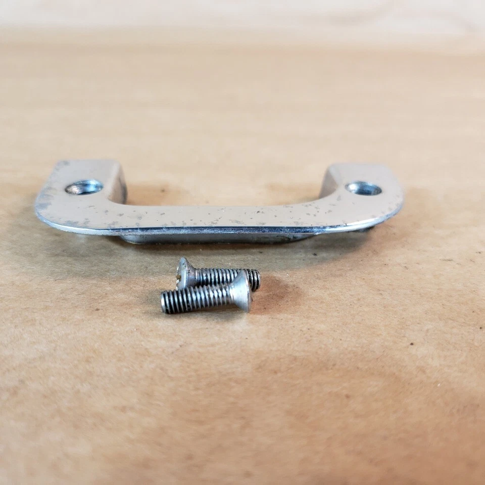 Cierre de puerta delantero derecho interior cromado Mercedes Benz W123 300TD 1237230124 OEM Foto 2 de 4