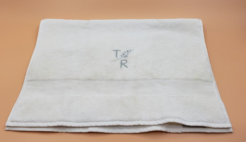 Pottery Barn White Cotton Hand Towel 20x30 inches Monogrammed "T R" NWOT - Picture 2 of 9