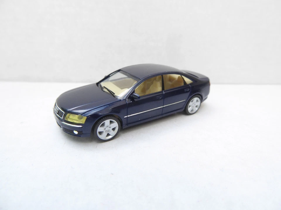 Audi A 8  dunkelblau - H0 1:87 Herpa  ohne  OVP # 0886 - Bild 1 von 3