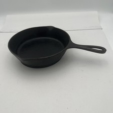 Cast Iron 8 inch 5 SK D2 Vintage Heavy Skillet Black Used Made in USA