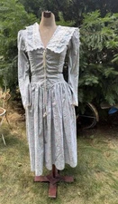 Vintage Gunne Sax 70s Blue Floral Lace Trim Tie Front Prairie Cottagecore Small