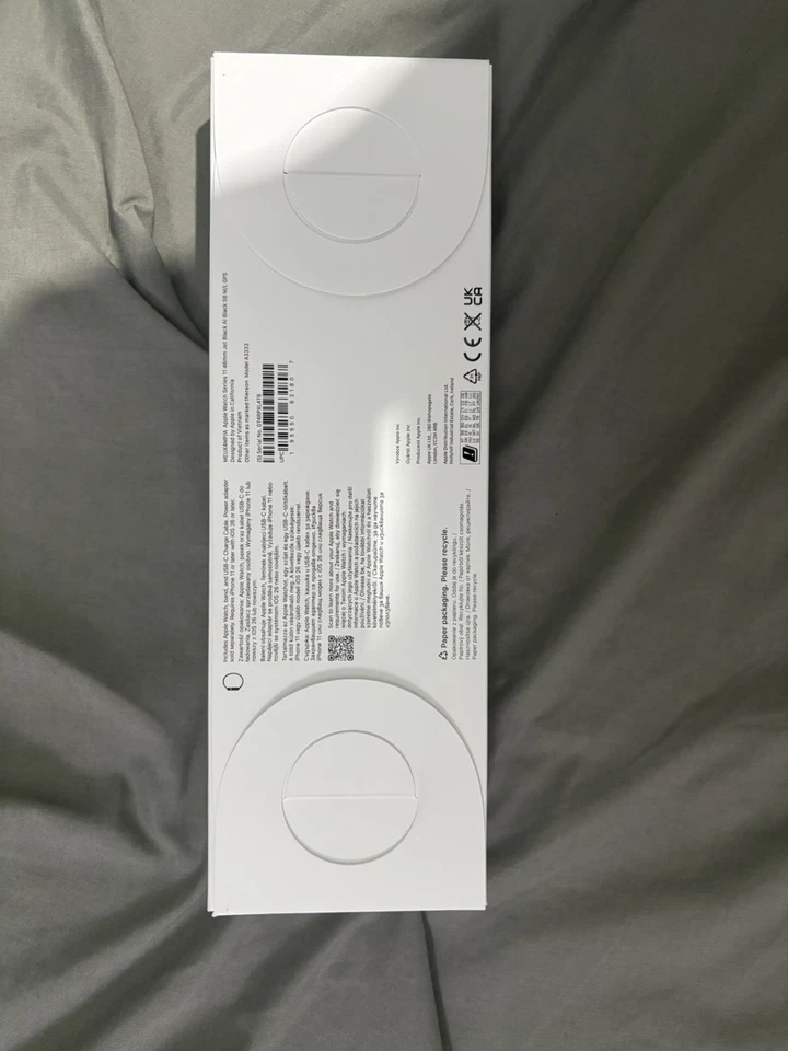 APPLE Watch Series 11 46mm GPS Jet Black Aluminium Case Black Sports Band M/L - Image 2 of 3