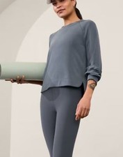 ATHLETA seasoft crew neck sweatshirt in cosmos size M Medium Athletic Womens