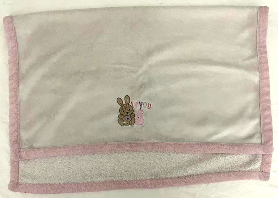 Cobertor de lã Just Born bege I Love You coelho acabamento rosa macio segurança Lovey - Imagem 2 de 4