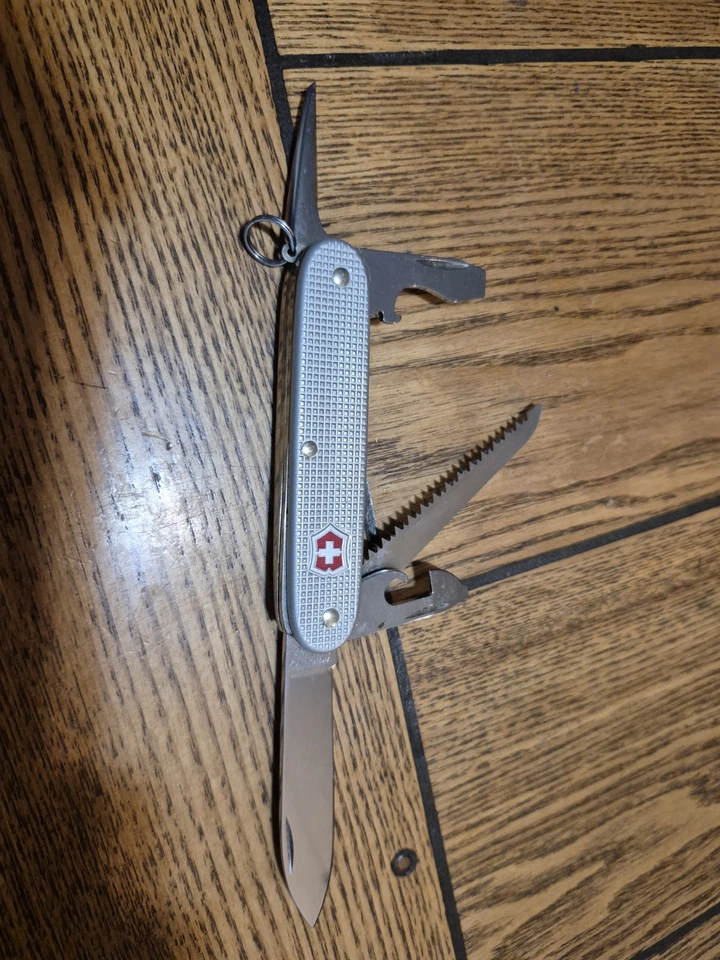 Victorinox Farmer Alox 多工具口袋刀 — 第 2/4 张图片