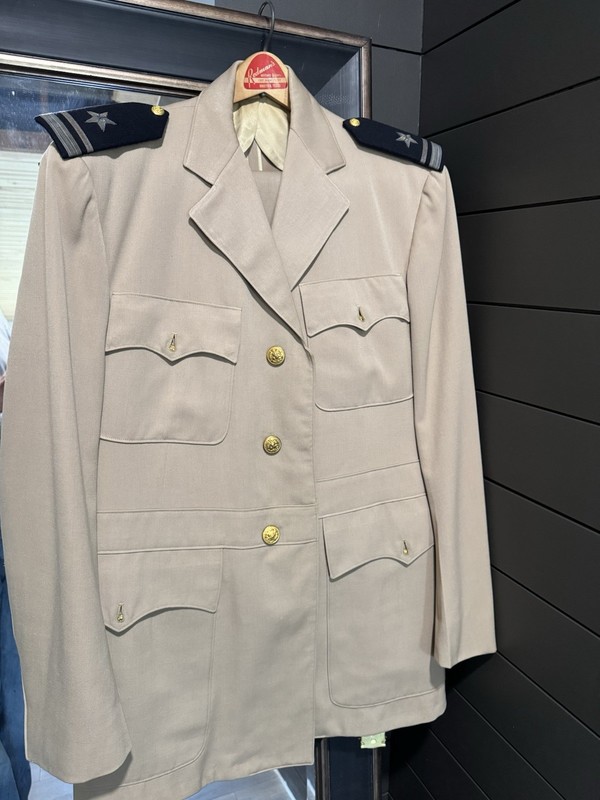 Redman’s Military Uniform : Suit Vintage - Lieutenant -