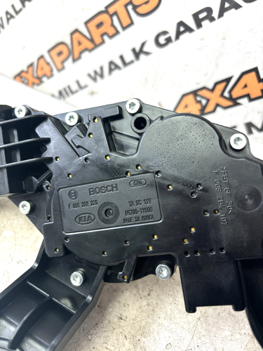 2012 KIA PICANTO MK2 1.0 PETROL BOSCH REAR WIPER MOTOR 88700-1Y000 - Picture 2 of 6
