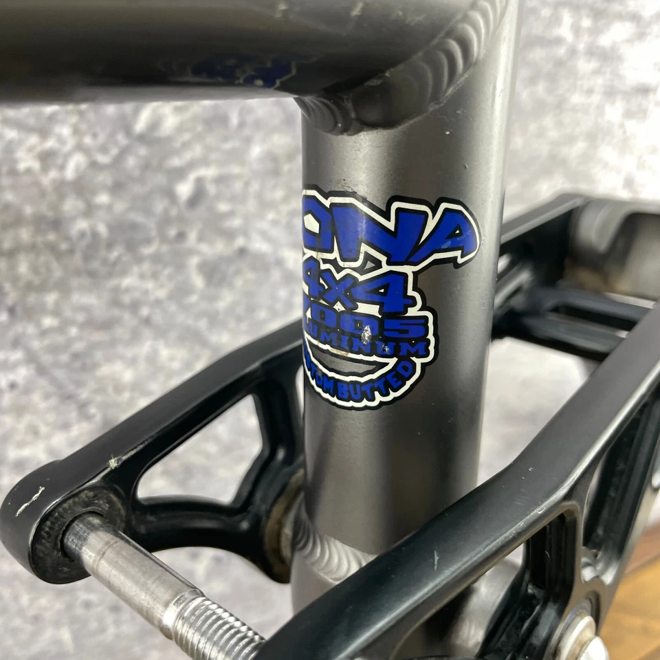 Cuadro de colección Kona Bear Dee Lux 18 pulgadas mediano años 90 MTB suspensión abolladuras ATB Foto 4 de 4