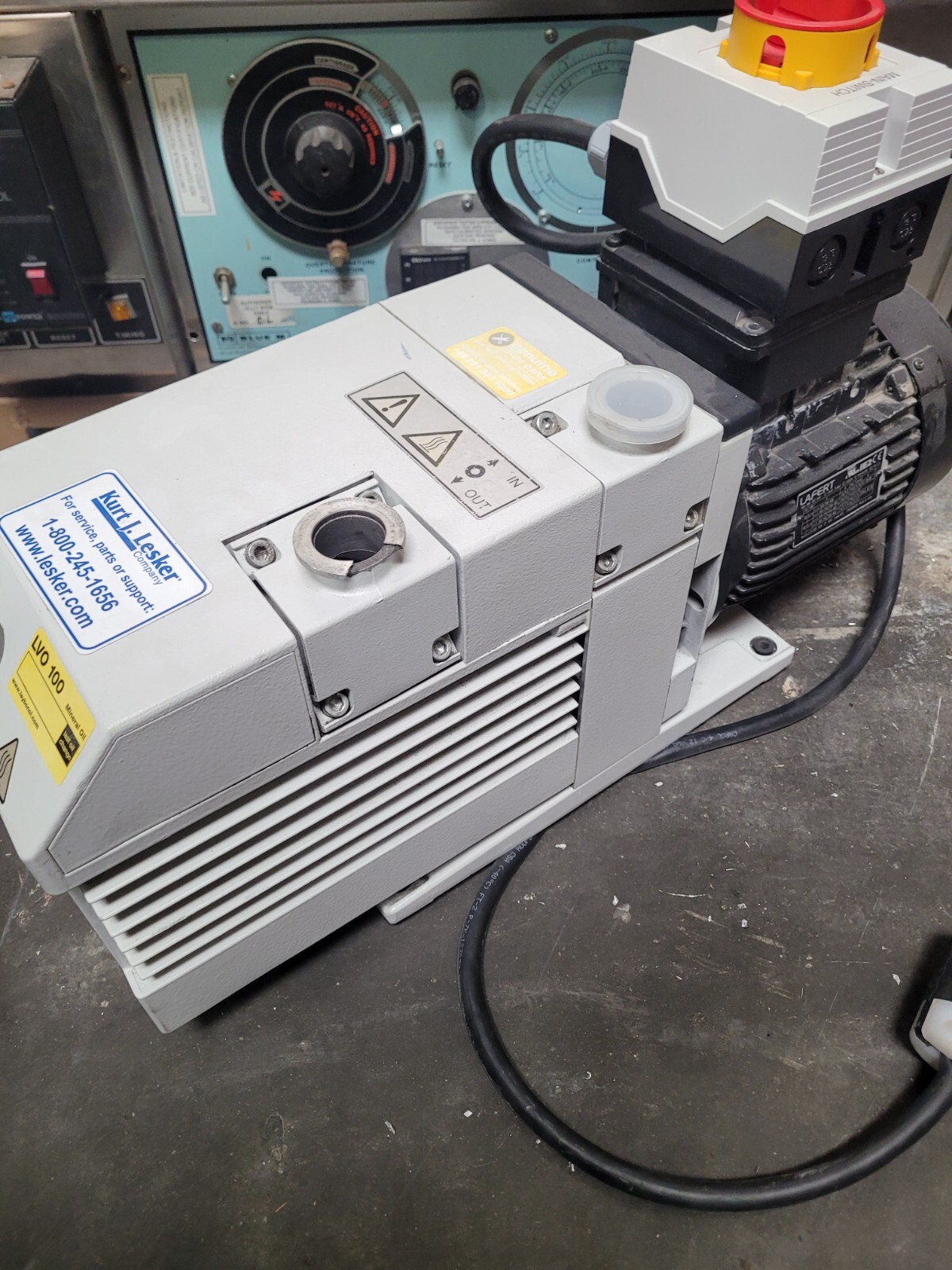 LEYBOLD D25B TRIVAC VACUUM PUMP 3PHASE 200240 / 380415 VAC 50/60 HZ