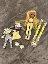 Rainbow High Winter Break Sunny Madison Fashion Doll Outfits Skis Shoes
