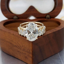 4 Carat Oval Cut IGI certified Lab Grown Diamond Bridal Set | Matching Oval Band