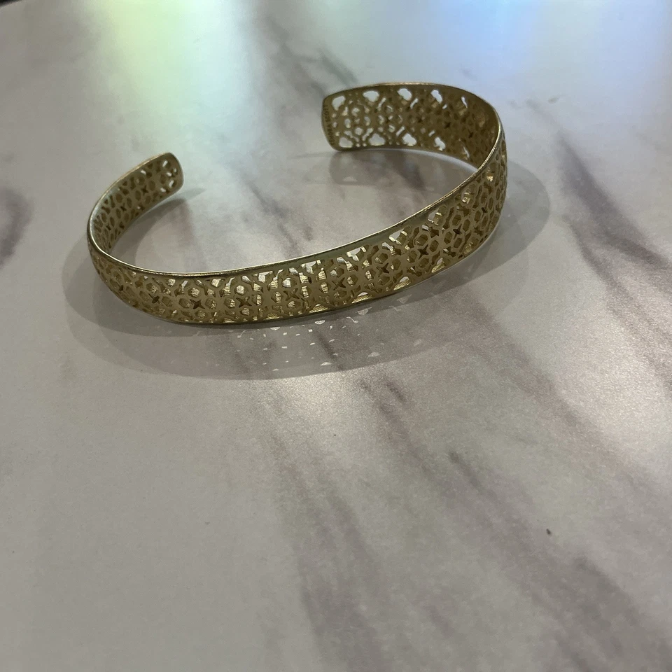 Brazalete Kendra Scott Uma tono dorado filigrana Foto 3 de 3