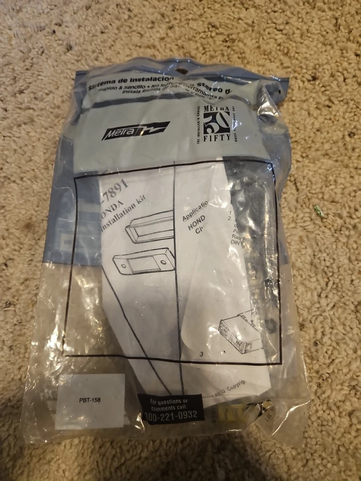 Комплект для установки на приборную панель Metra 99-7891 с одним DIN для Honda Civic 1996-1998 годов выпуска - Изображение 2 из 2