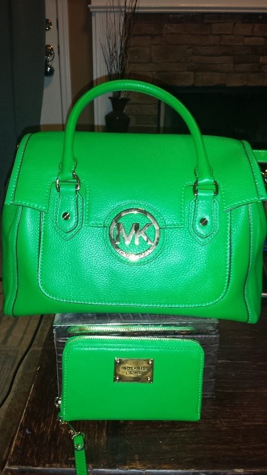 Michael Kors Green Satchel Top Handle,Beauty With Large Matching Wallet. Separat