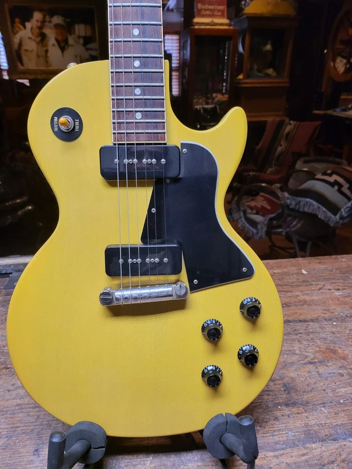 Very Good Condition 2019 Gibson Les Paul Special - TV Yellow with case - Image 3 of 4