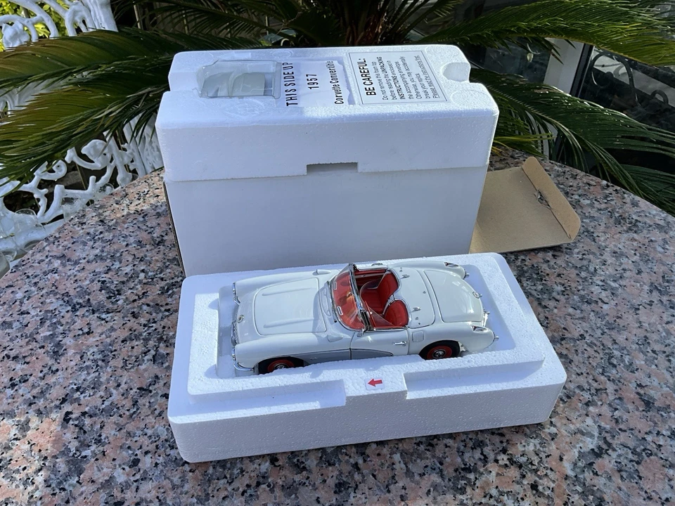 👀 RARE DANBURY LTD ED 1957 CORVETTE CONVERTIBLE CHEVROLET BOXED 7” X 3” MINT 🎁 - Image 3 of 4