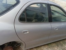 Porte arrière et accessoires Hyundai LANTRA