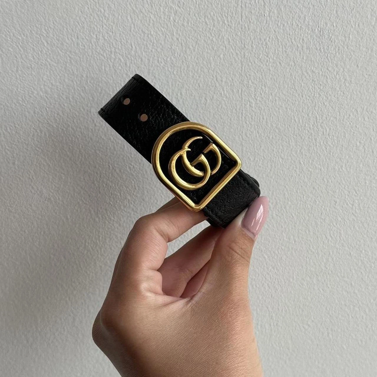 Bracelet ceinture élégant Gucci GG Marmont en cuir noir avec boucle logo doré