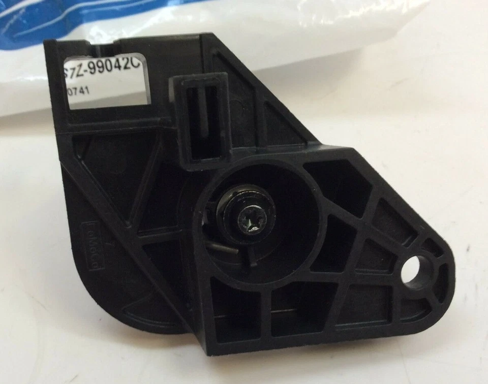 Новый оригинальный монтажный кронштейн для ручки капота 2017–2019 Ford Fusion Lincoln MKZ - Изображение 2 из 2