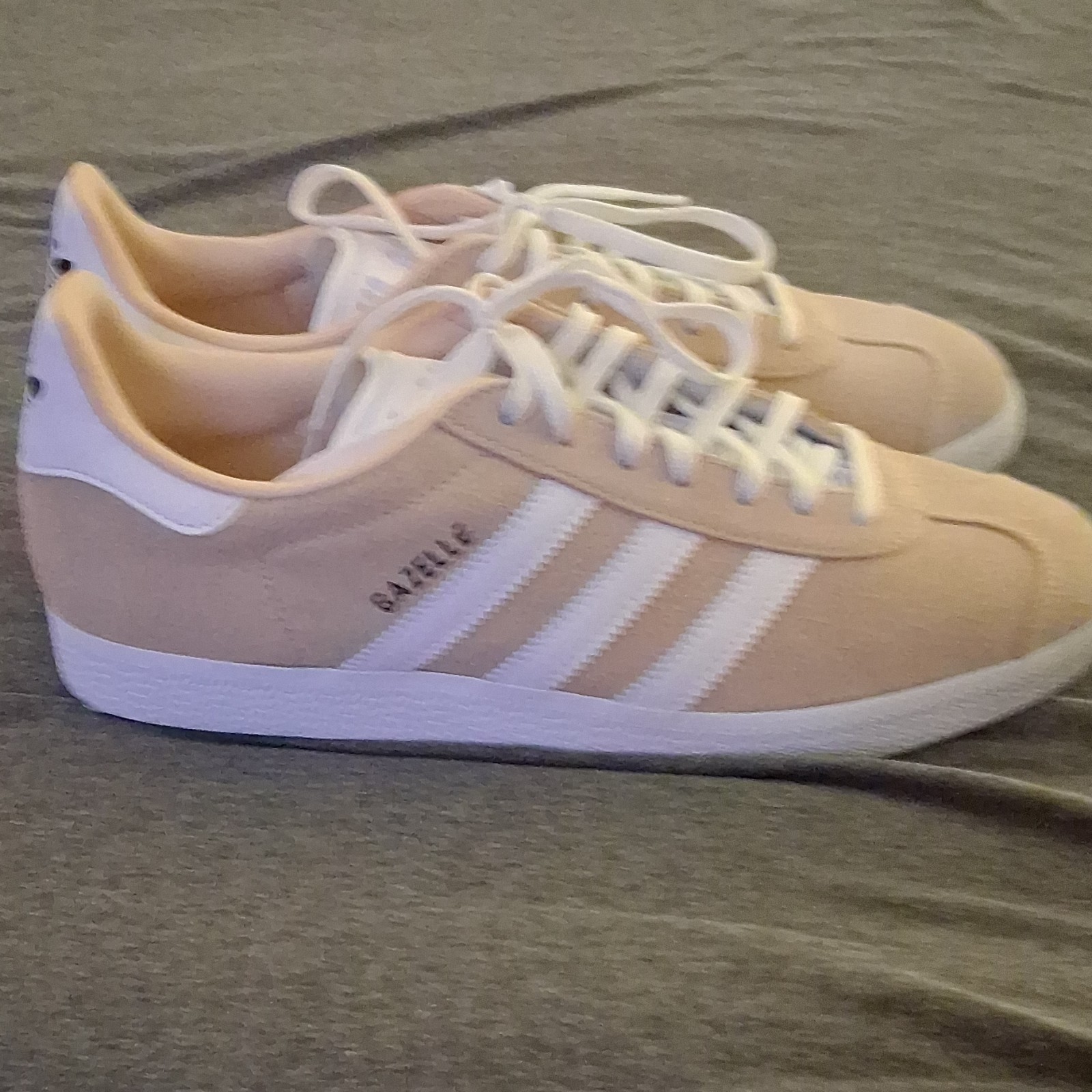 adidas Gazelle Beige White Striped Logo Suede Lace Up Men's Casual Sneakers