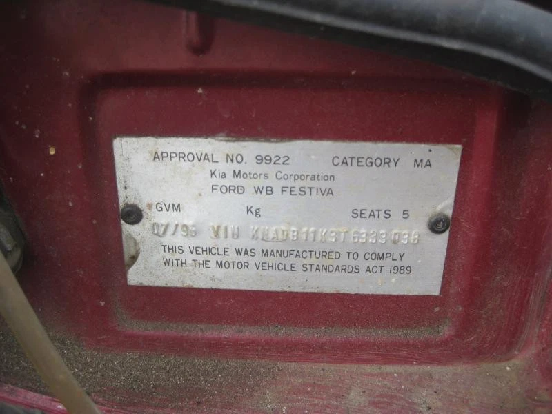 FORD FESTIVA LEFT TAILLIGHT WB 04/1994-01/1997 - image 2 of 4