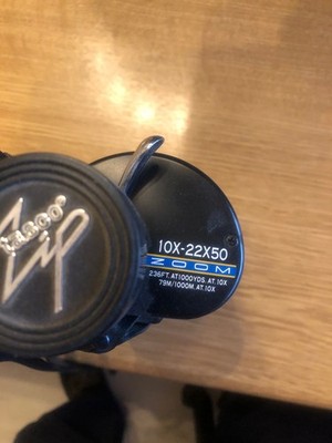 Ein Zoom Fernglas von Tasco 10x - 22x50 gebraucht