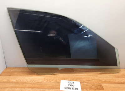   97-03 OEM BMW E39 528 530 540 M5 FRONT Right Passenger Side Window Glass *