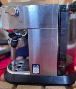 Espressokocher Kaffeemaschine Delonghi Dedica EC685M Silber Top Zustand