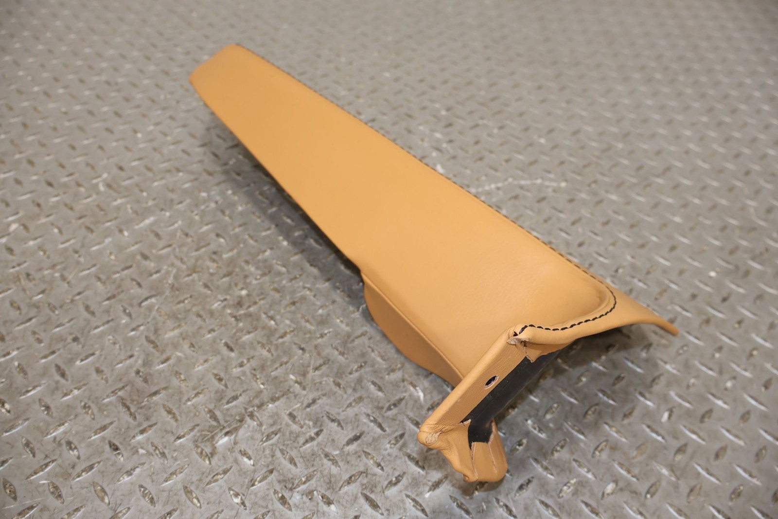 Aston Martin V8 Vantage 2010 Right Kick plate Tan P/N 6G3302348BCW
