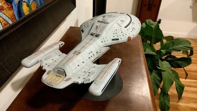 Star Trek prop large Voyager lighing and display stand