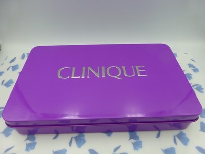 Clinique Lila Make-up Vorratsdose.
