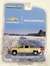GREENLIGHT HOBBY EXCLUSIVE 2015 CHEVTOLET SILVERADO Z71 W/PLOW & SALT SPREADER