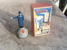 Schuco Bobby auf dem Sockel mit Org Karton