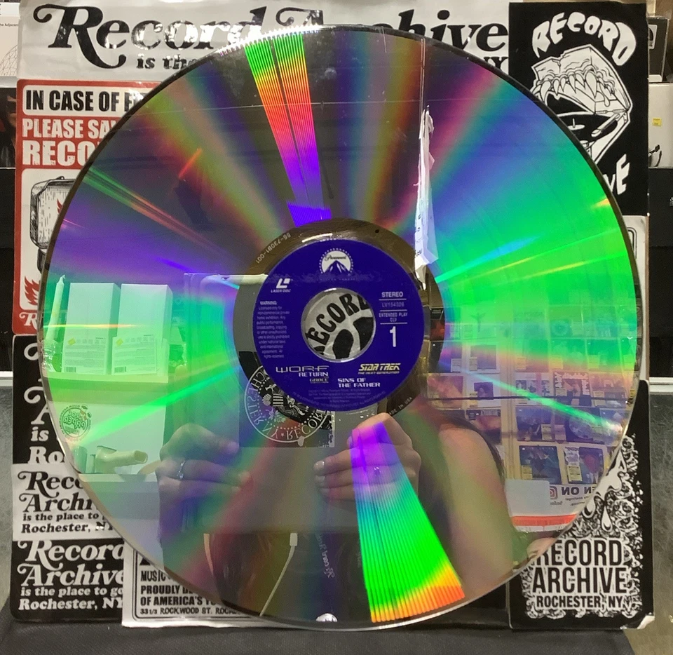 Star Trek The Next Generation: Worf- Return To Grace Collection (LASERDISC) - Image 4 of 4